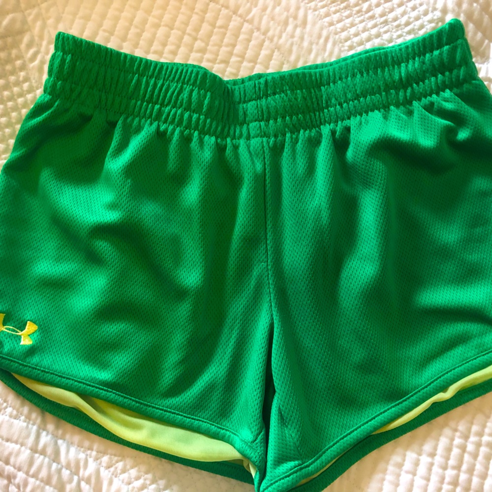 Under Armor Juniors Shorts Green in size SM
